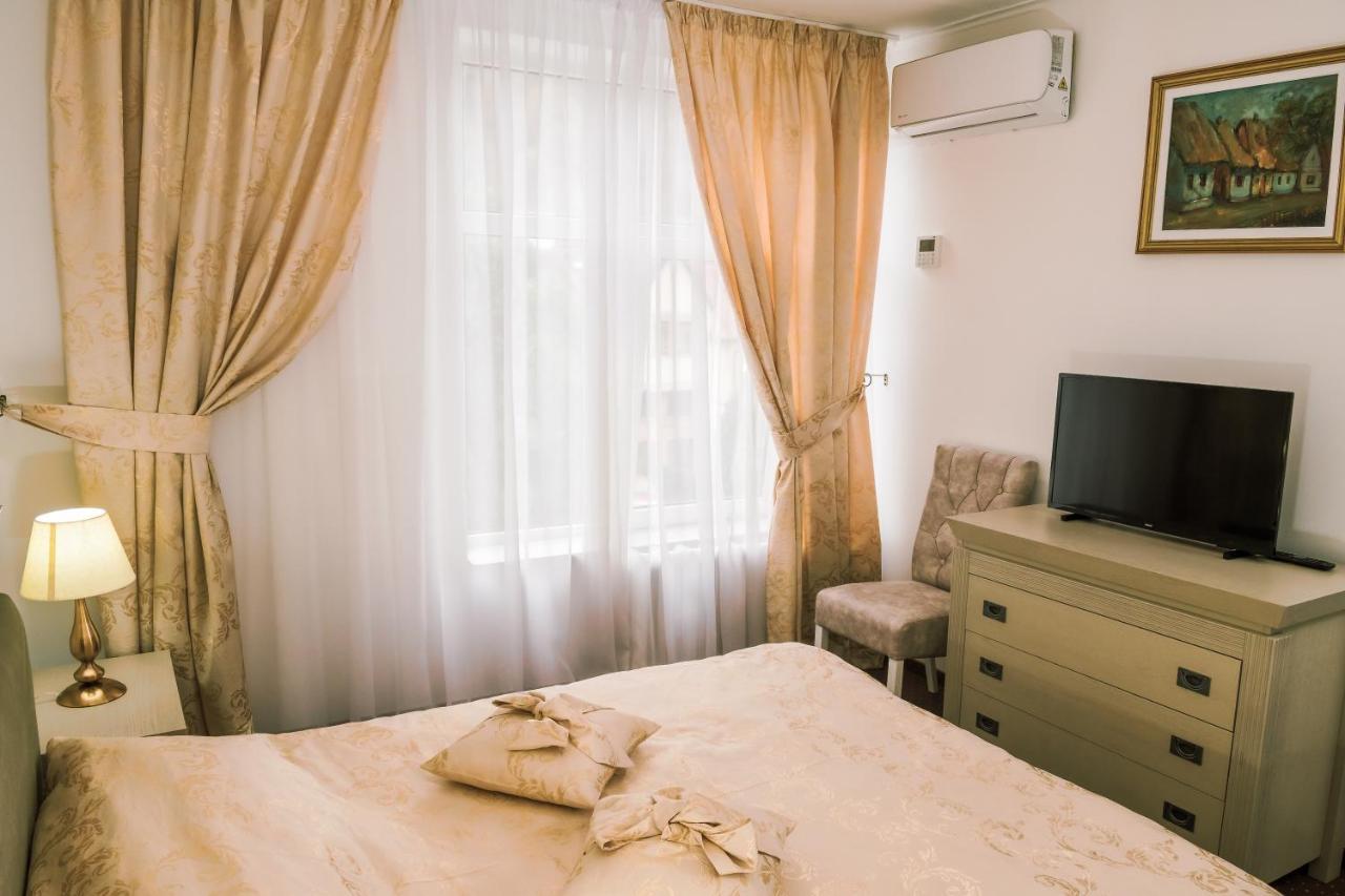 Hotel Cora Bistrita Экстерьер фото