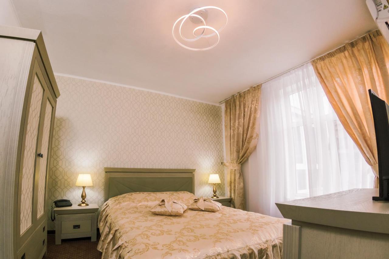 Hotel Cora Bistrita Экстерьер фото