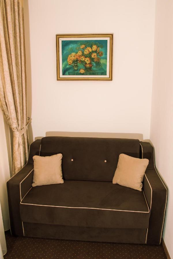 Hotel Cora Bistrita Экстерьер фото