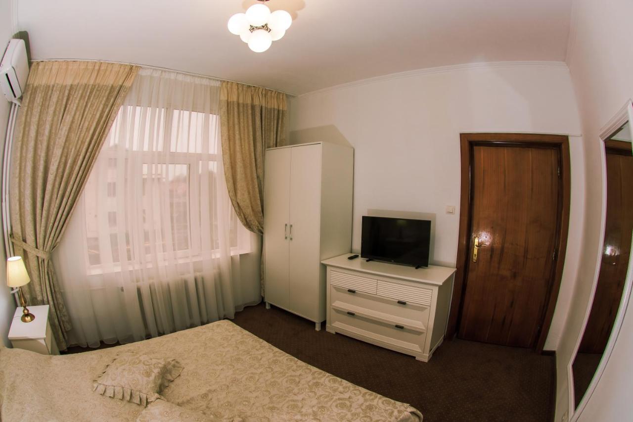 Hotel Cora Bistrita Экстерьер фото